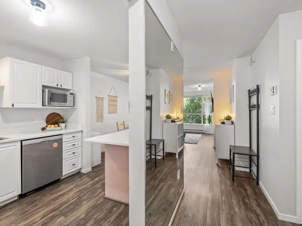 2551 Parkview Ln #208, Pt Coquitlam, BC V3C 6J8