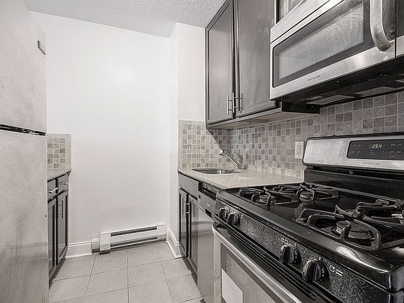 3rd image of 560 Main St APT 432