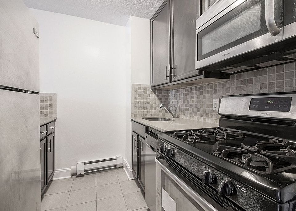 1st image of 546 Main St APT 417