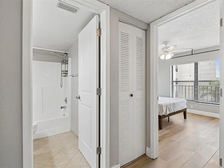 900 Cove Cay Dr #5F — Photo 35