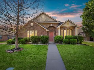 945 Willow Crest Dr, Midlothian, TX 76065