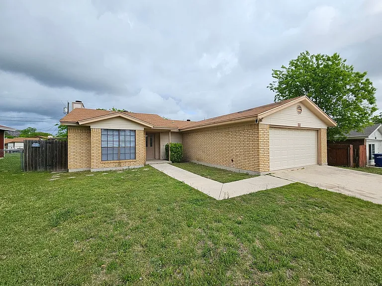 111 Bridle Dr — Photo 1