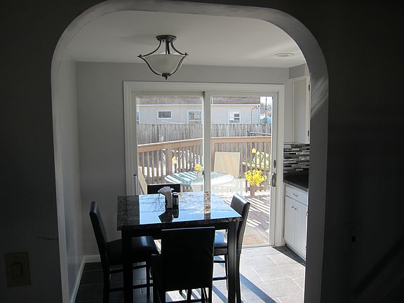4th image of 13 Sherwin Dr