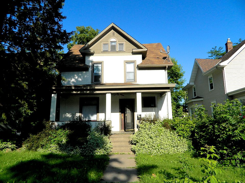 Stucco Home, Craftsman Style