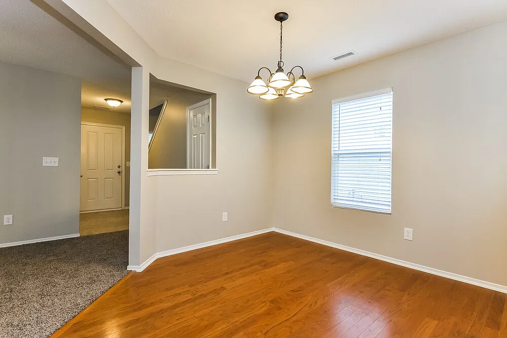 4 bed, 2.5 bath, 2122 sqft, $2,150 — Photo 3