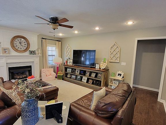 5th image of 128 Cross Creek Dr