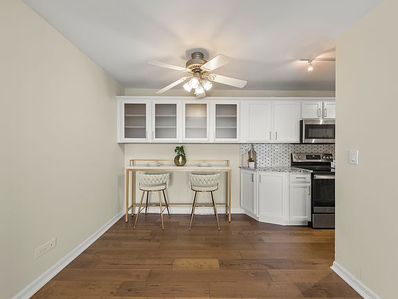 3rd image of 1043 S York Rd APT 606