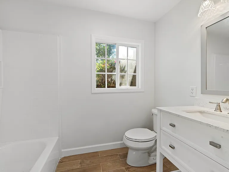 1316 W 35th St #2 — Photo 11
