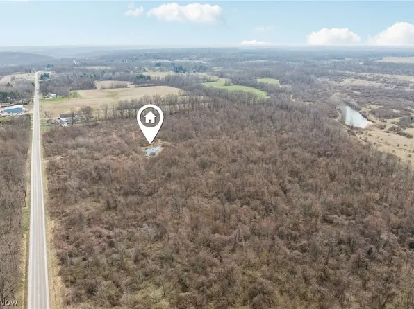 Center Rd, Lowellville, OH 44436