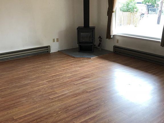 5th image of 932 Barnhard St