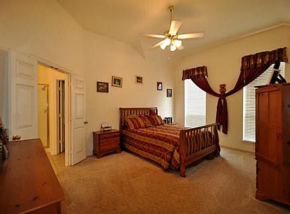 3rd image of 2451 Wagonwheel Dr