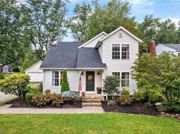 135 Luden Ave, Munroe Falls, OH 44262