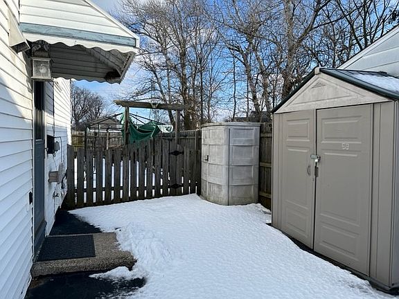 3rd image of 59 Ellwood Pl