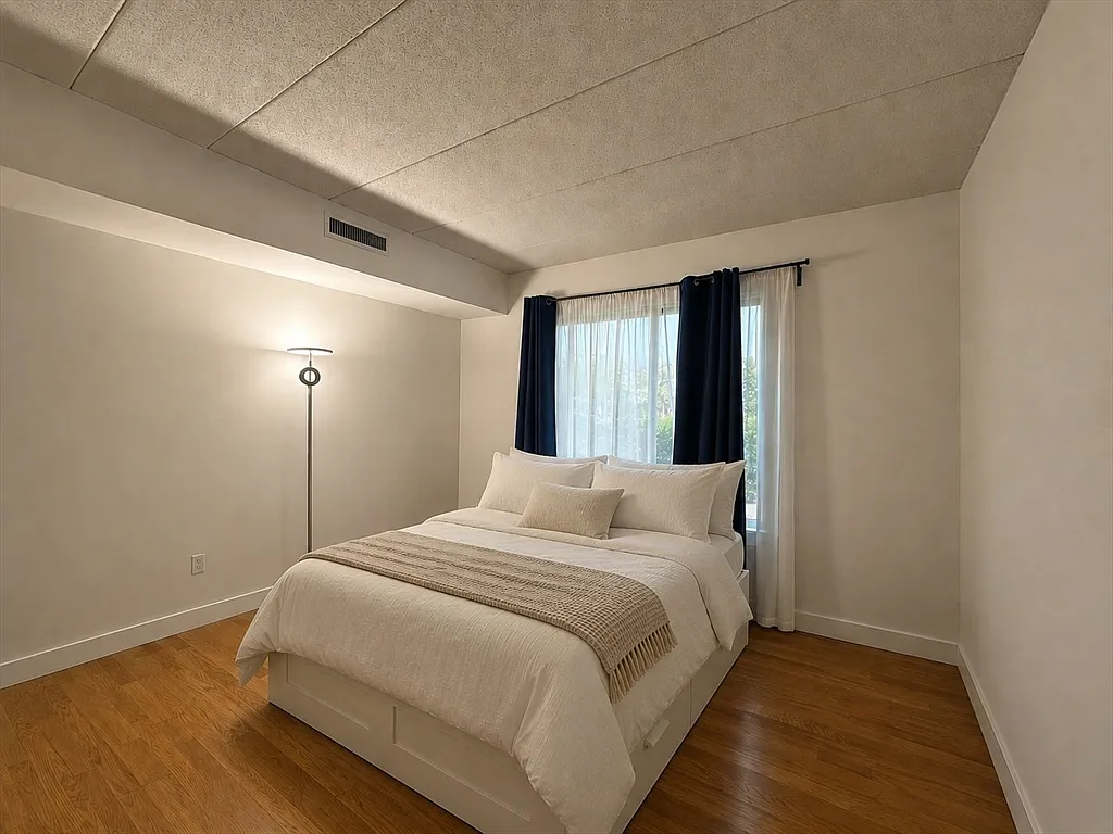 2 bed, 2.0 bath, 952 sqft, $3,600 — Photo 4