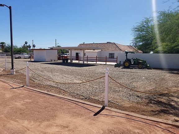 4th image of 1020 W Corona Ave