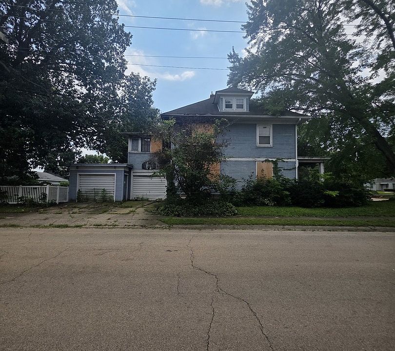 2nd image of 912 Locust St