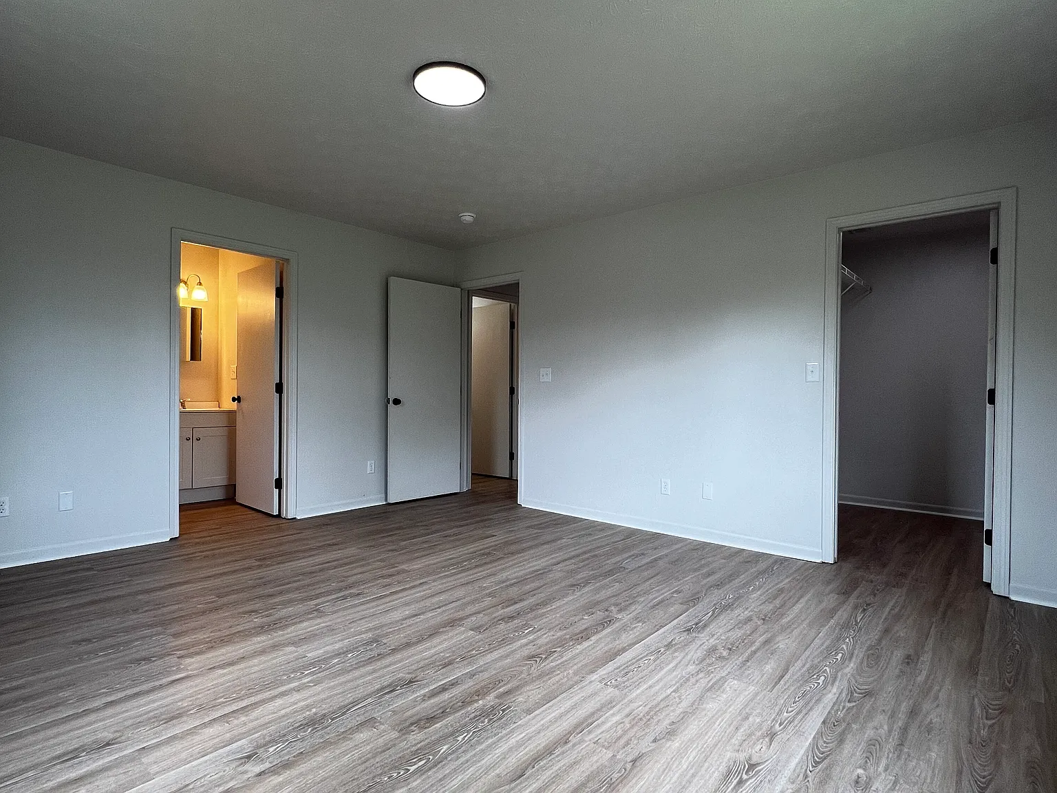 2 bed, 900 sqft, $1,045 — Photo 4