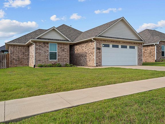 3rd image of 1705 Forestdale Blvd