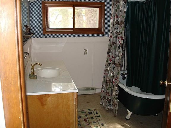 3rd image of 66 Pinepoint Dr