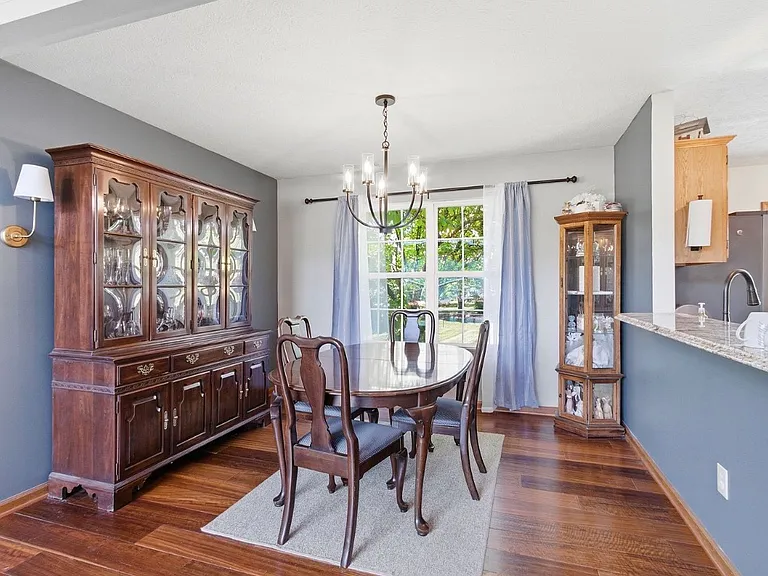 10032 Ironway Dr — Photo 4