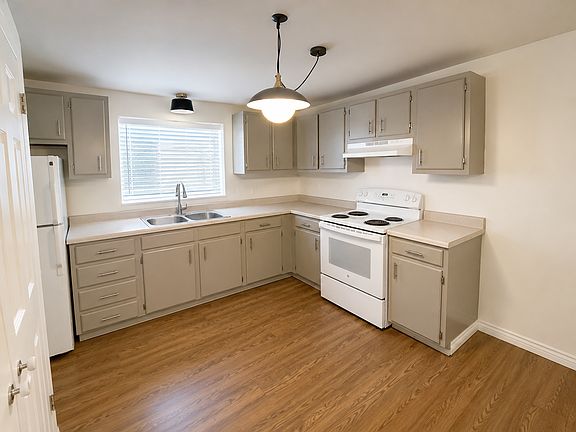 3rd image of 275 W 500 N APT 5