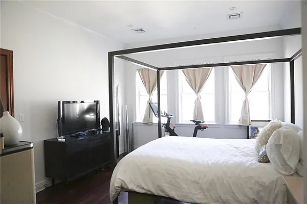 Sold by R New York | media 41