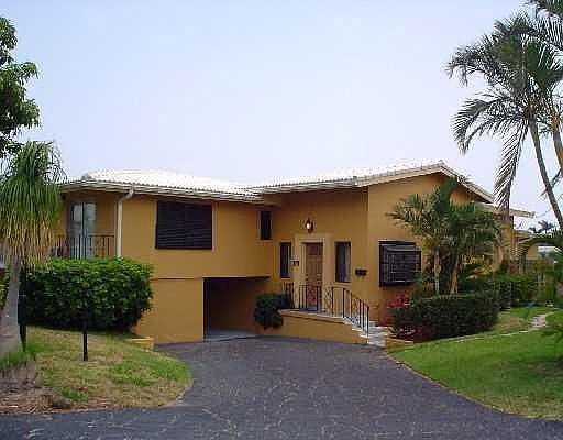 Beautiful waterfront pool home 3bed/2.5bath