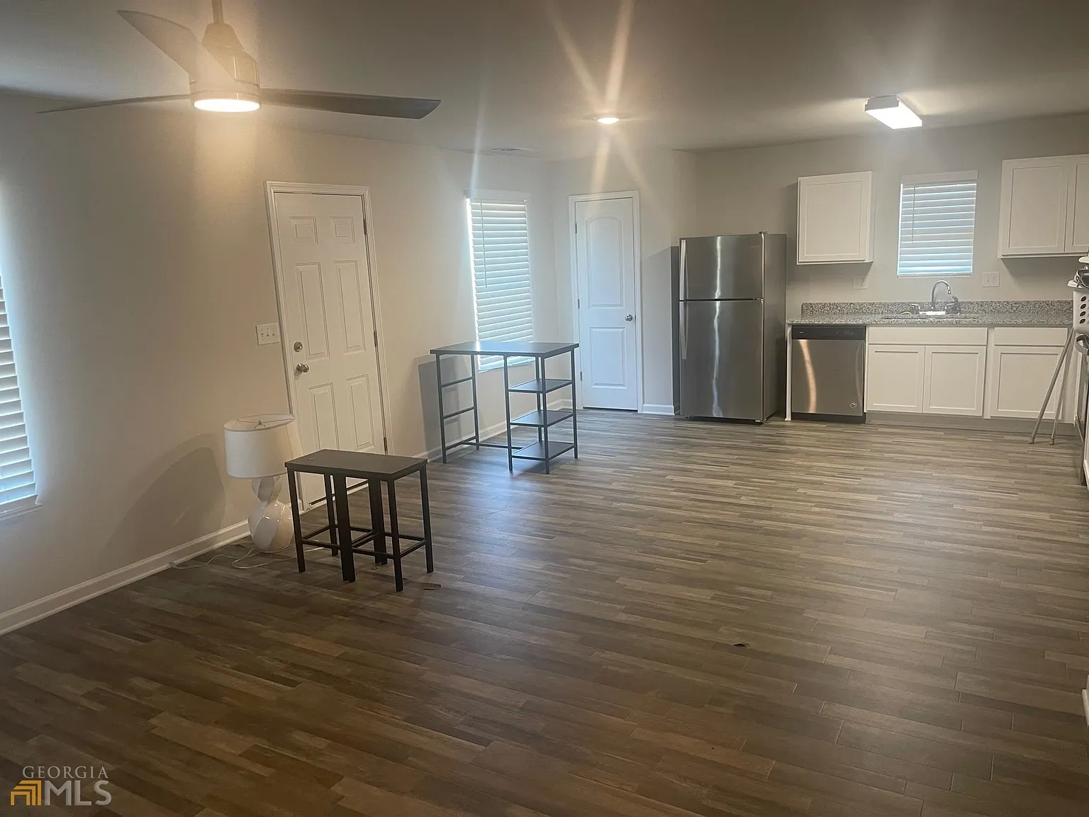 3 bed, 2.5 bath, 2583 sqft, $1,850 — Photo 3
