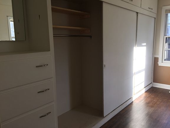 4th image of 1003 Theron Pl