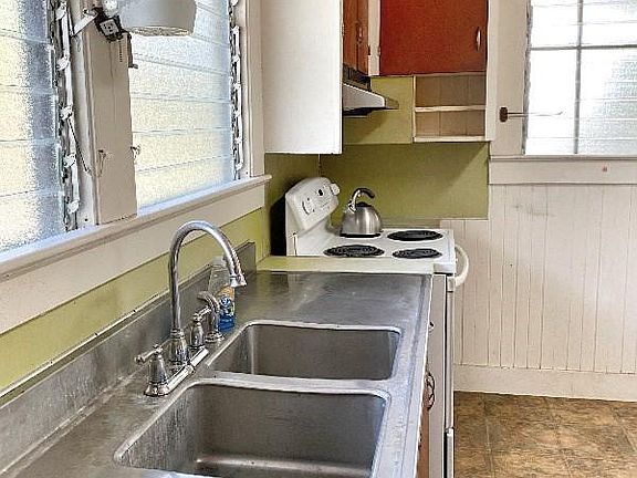 4th image of 675 Laukapu St