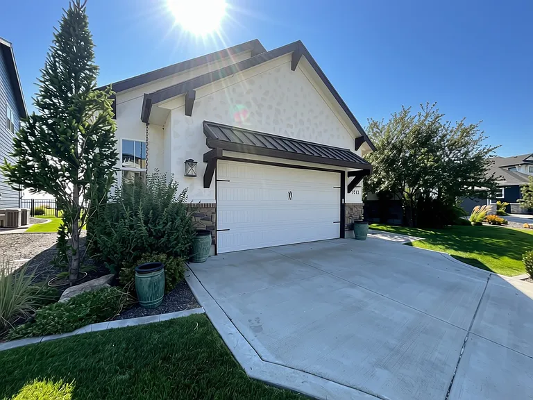 5561 E Hootowl Dr — Photo 2