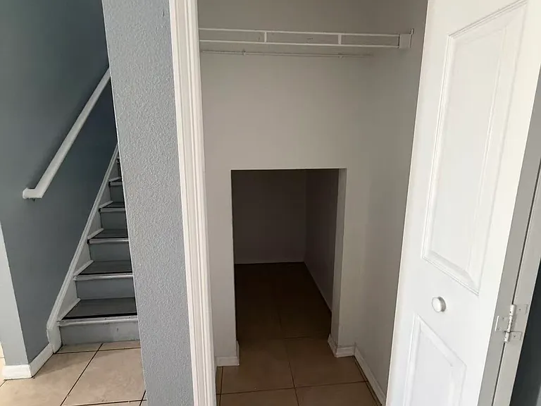 329 Chelmsford Ct — Photo 9