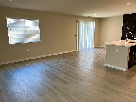 4th image of 427 Tandoori Way