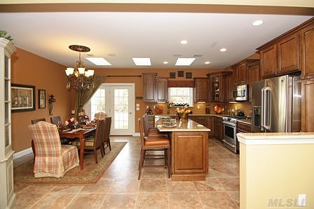 4th image of 106 Stoneleigh Dr