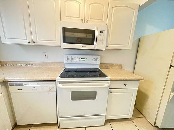5th image of 4951 Wedgewood Way APT 6