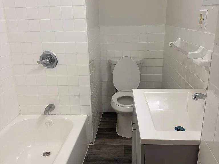 1156 E Broad St #A — Photo 2