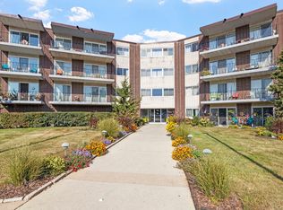 5540 Walnut Ave APT 4A, Downers Grove, IL 60515