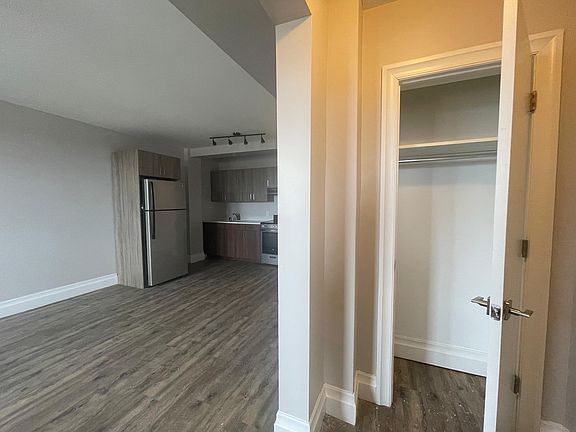 4th image of 105 N Grove St #77A