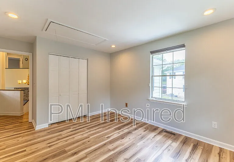 2404 Buckingham Cir — Photo 20