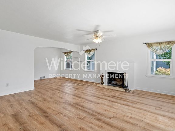 5th image of 1019 E Thurston Ave