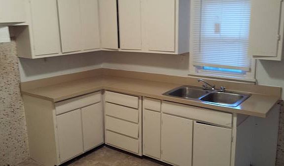 3rd image of 2614 Solway Ave