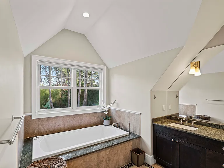 102 McGregor Dr — Photo 17
