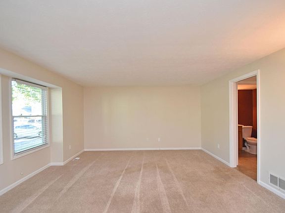 3rd image of 973 Woodlyn Dr N