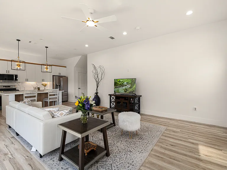 1306 Grove St — Photo 31