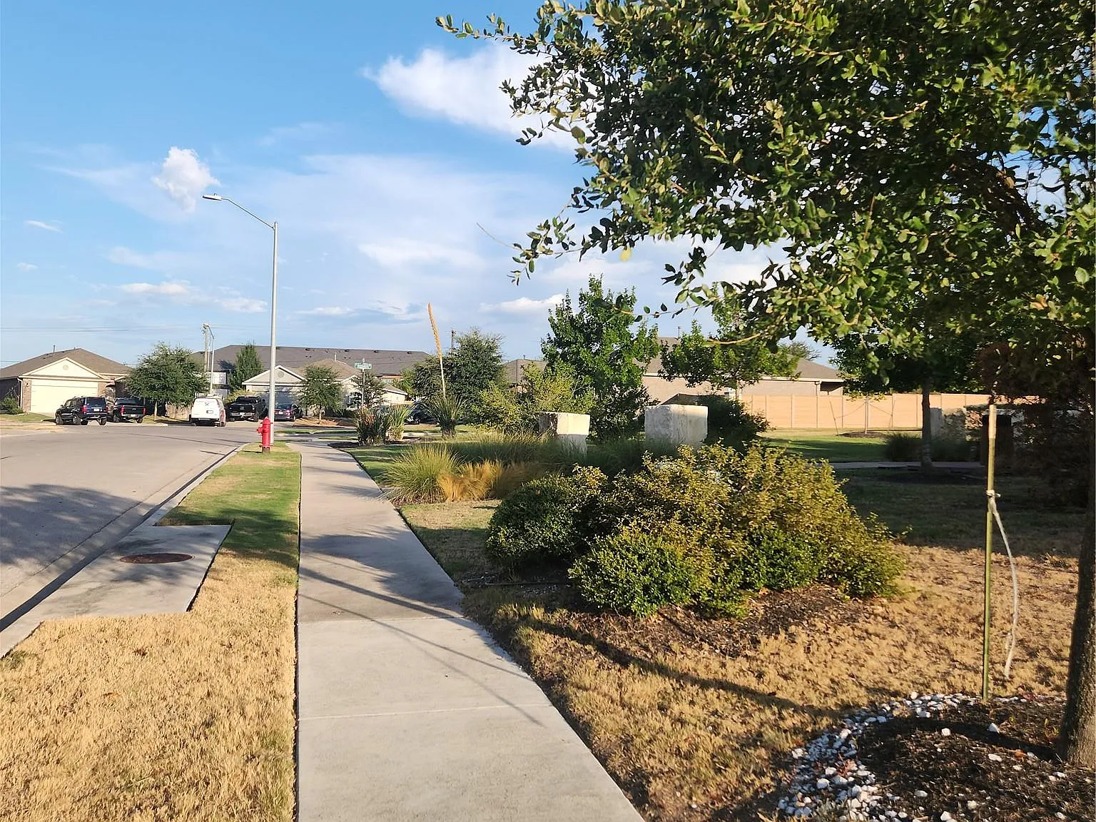 4 bed, 2.0 bath, 1754 sqft, $2,050 — Photo 3