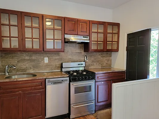 Rented by Skyline Group Real Estate | media 17