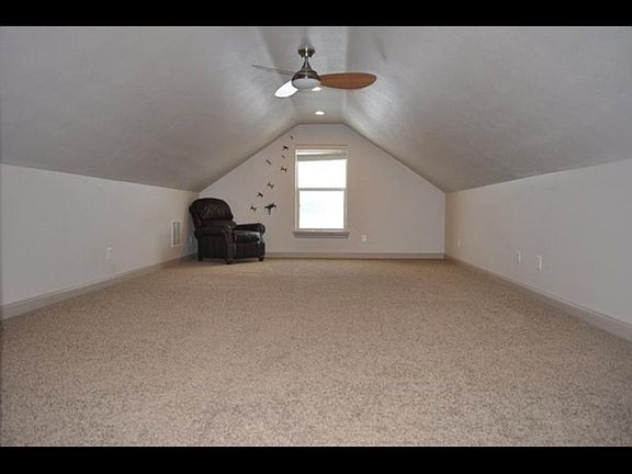 4th image of 304 Jill Dr