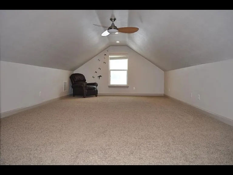 304 Jill Dr — Photo 4