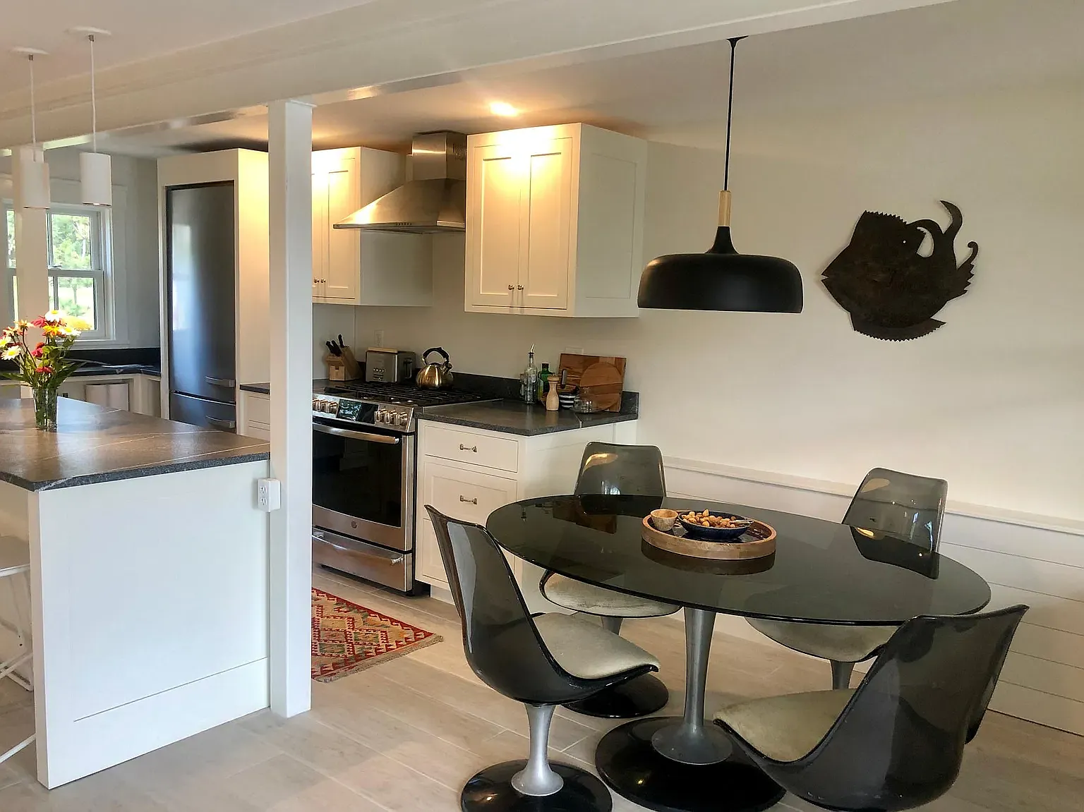 2 bed, 1.5 bath, 900 sqft, $2,000 — Photo 3
