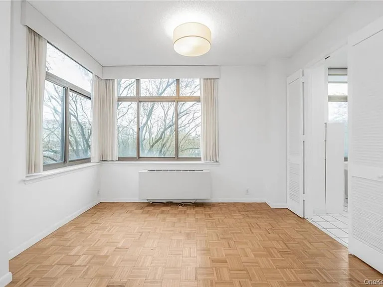 35 N Chatsworth Ave #3V — Photo 8